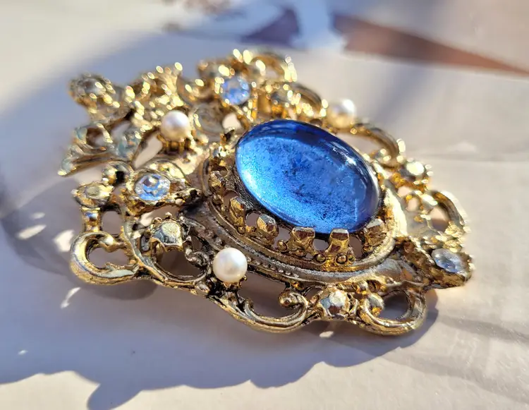 Vintage Blue Cabachon Victorian Style Heraldic Faux Pearl Gold Tone Brooch Pin