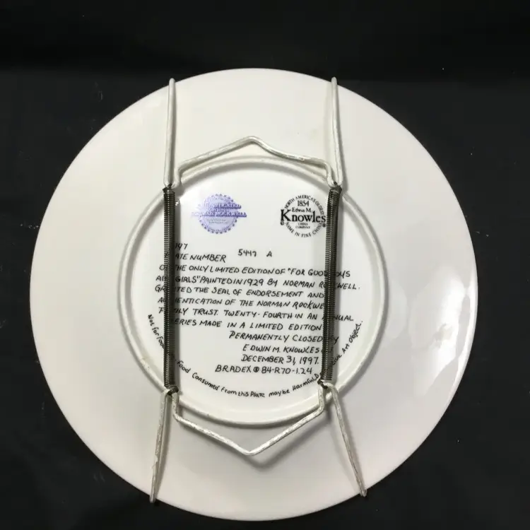 Vintage Norman Rockwell Knowles decorative plate, 1997 Christmas 8" w/ hanger
