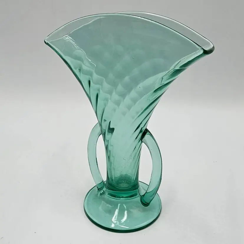 #14 I GLOW! Vintage Double Open Handles Fan Shaped Spiral Optic Design Emerald Green Vase (2 of 2)