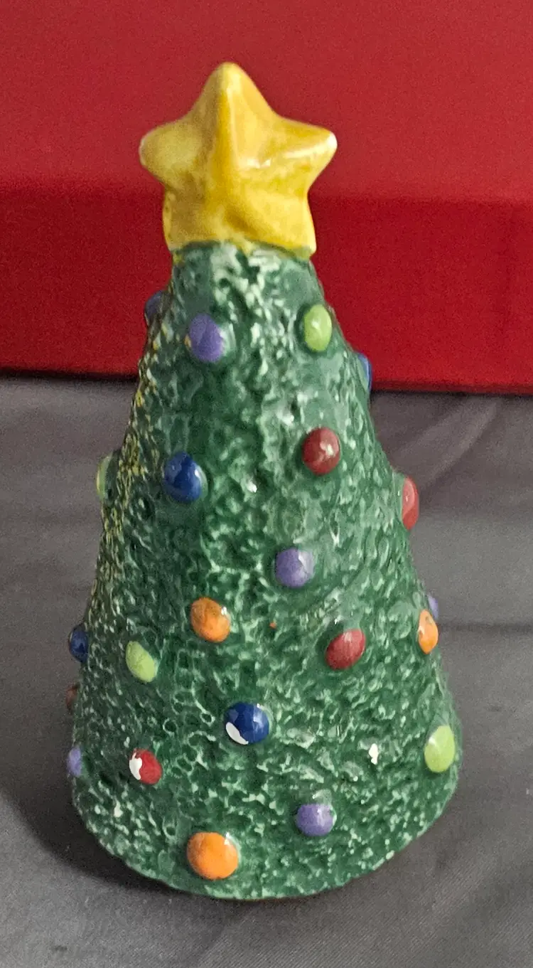 Christmas Tree Salt Or Pepper ceramic Shakers 4 1/2’'