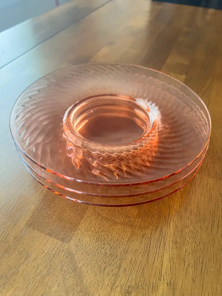 Twisted Optic Pink Imperial Glass Plates (3)