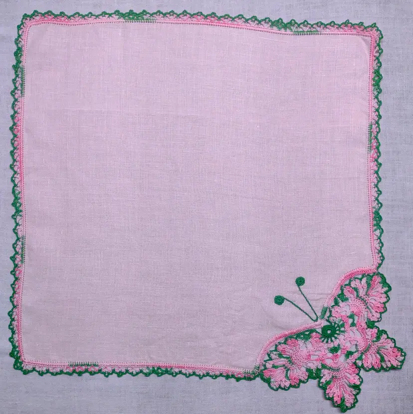 Vintage lite pink linen hankie with pink/green variegated crochet border 26PA02 H574