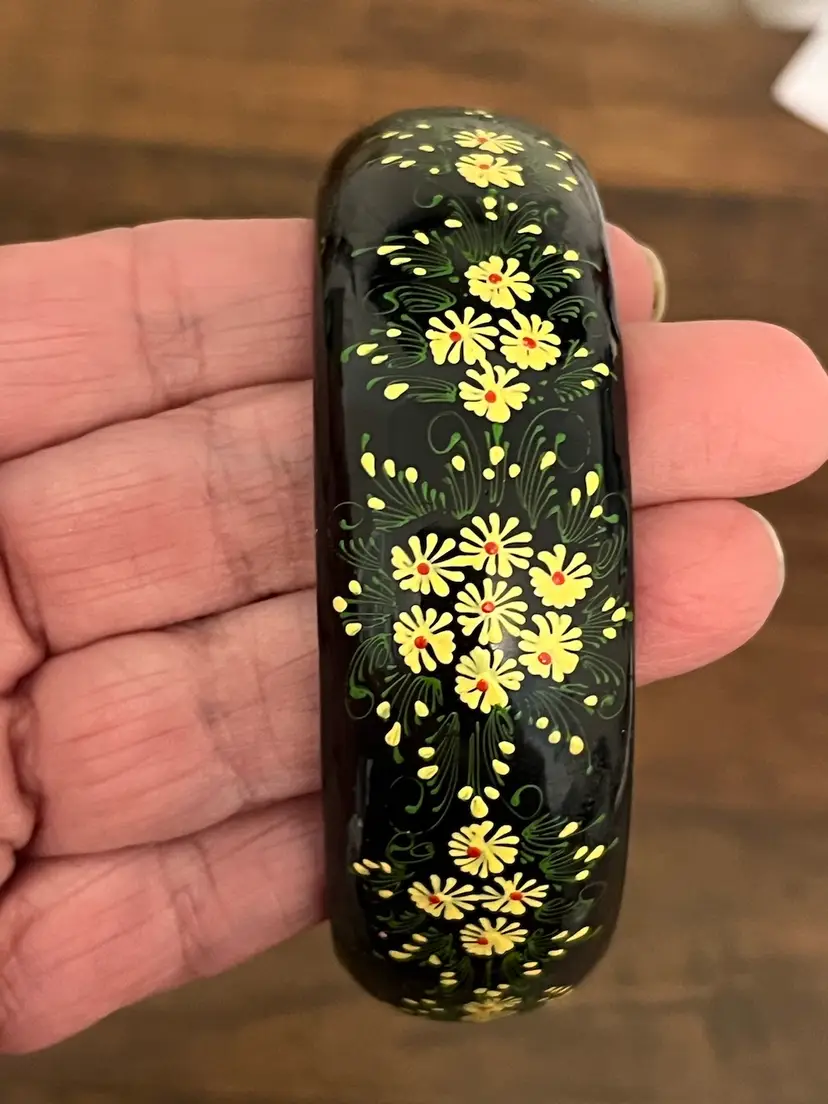 Very Pretty Bangle Hand Painted ~ Yellow Daisies On Black Lacquered Wood  EUC