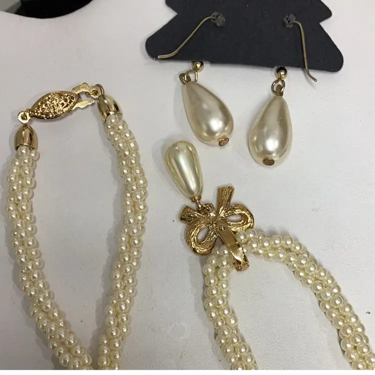 Faux Pearl & Rhinestone Bow Necklace 20” W/pendant & Earrings 3/4” Set