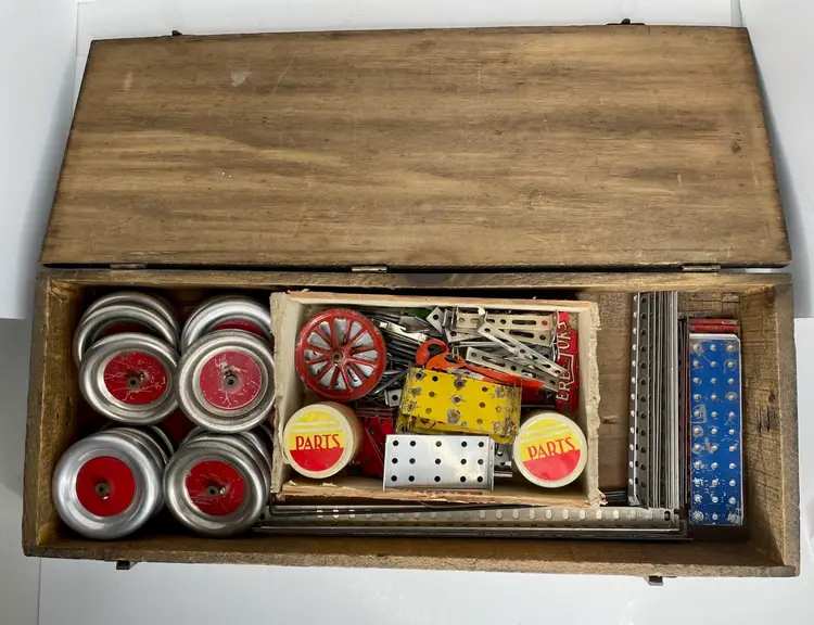 A C Gilbert Erector Set Wooden Box 1925-1927 Various Parts Art Deco Mantique