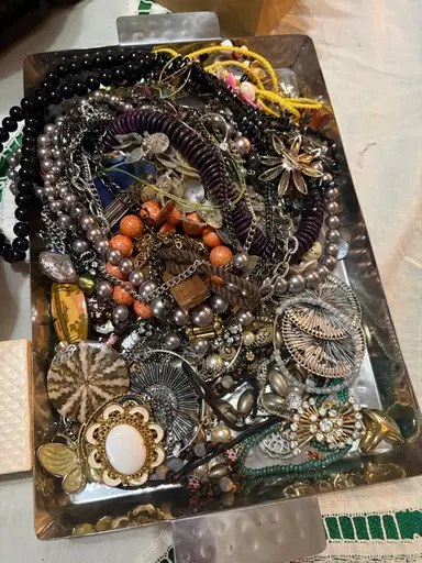 Costume Jewelry dig $2 starting bids 