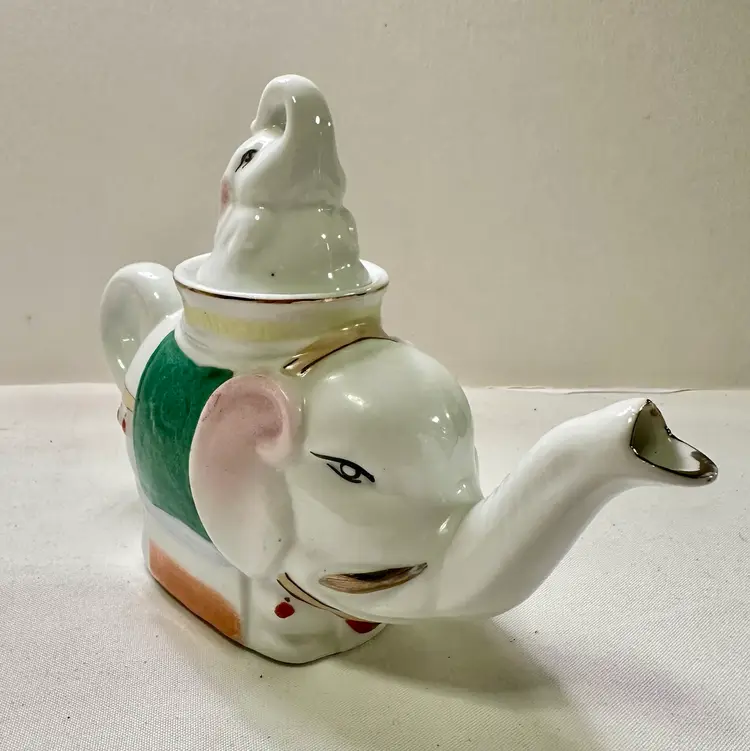 CUTE Vintage Chinese Lucky Elephant Shaped Porcelain Tea Pot W Baby Elephant Lid