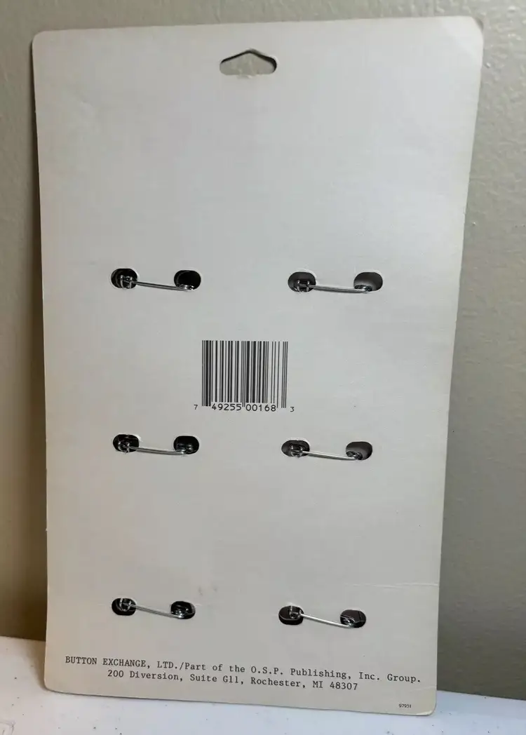 Disney Happy Birthday Mickey Mouse & Donald Duck Party Pin Buttons New on Card