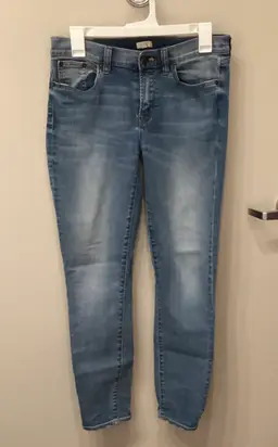 J. Crew Stretch Skinny Jeans Women’s size 28/30 US size 10 Waist 30” Inseam 28”