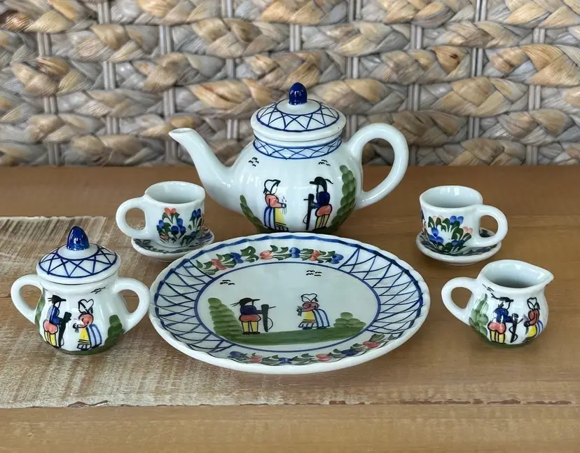Vintage Henriot Quimper France Child's 10 Piece Tea Set Unmarked