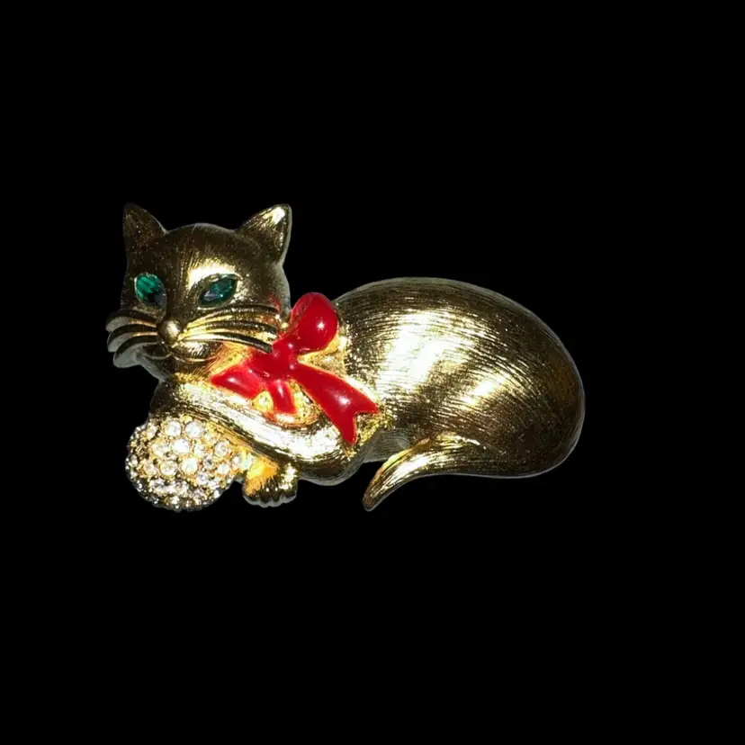 under 20 Napier Bow Cat Brooch Pin Green Rhinestone Eyes & Red Ribbon Signed Napier
