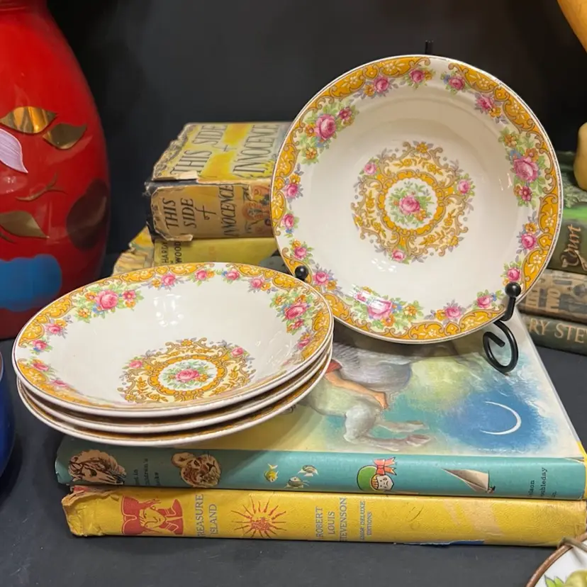 MARKDOWN! Crown Potteries Co Floral Berry Bowls Set Of 4