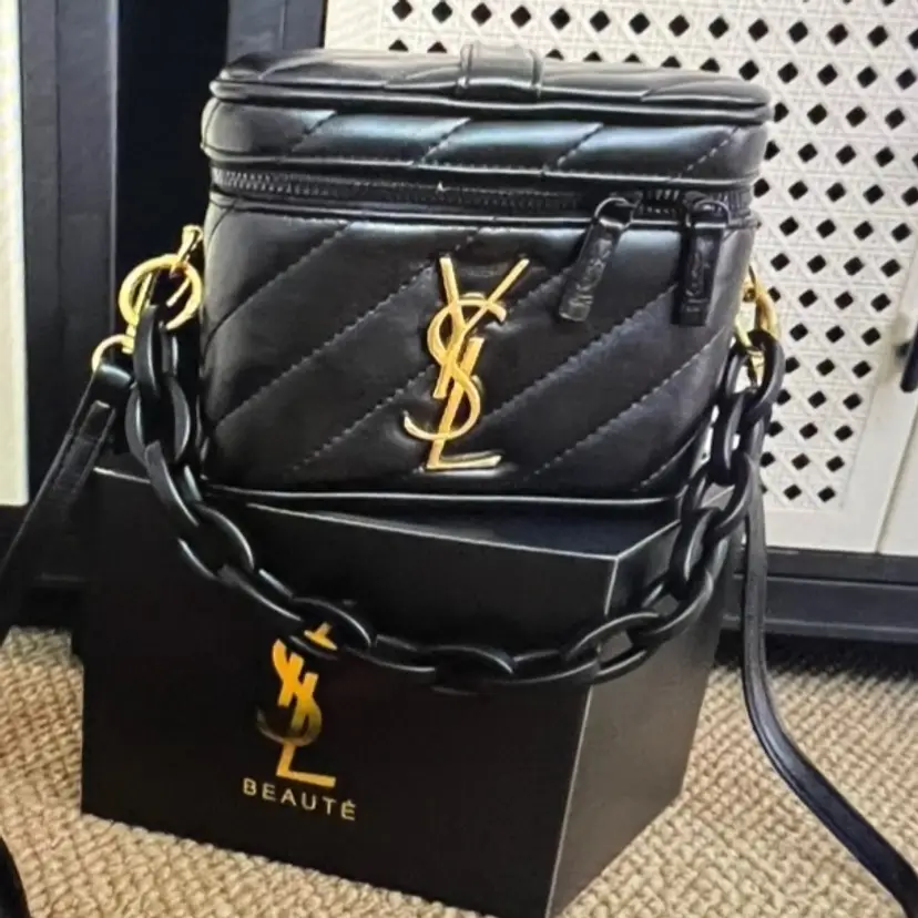 #01 - YSL.  GWP Vanity