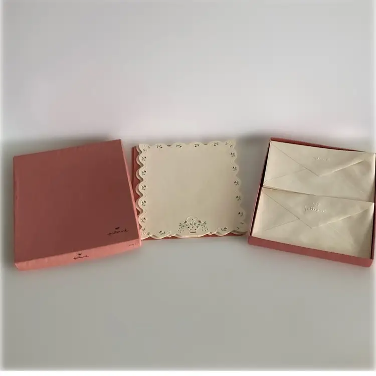Vintage Hallmark Boxed Stationary Set With Floral Cut Outs and Scalloped Edges ST273-5