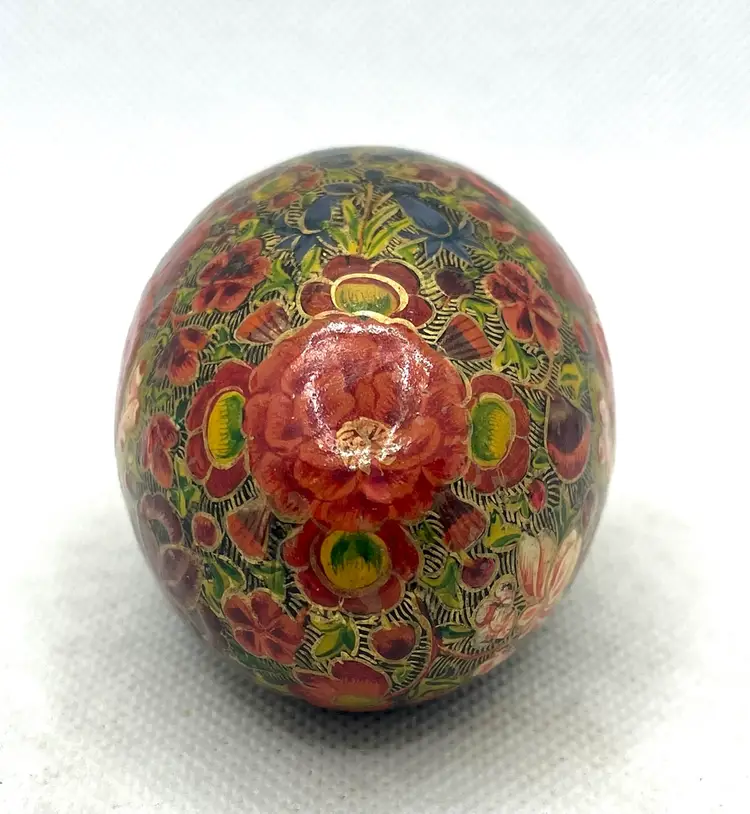 Vintage hand painted Kashmiri papier mâché egg figurine