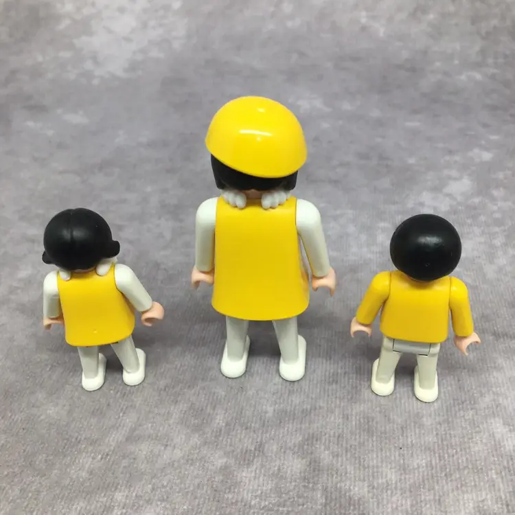 Playmobil Mom & Children in Yellow-VTG