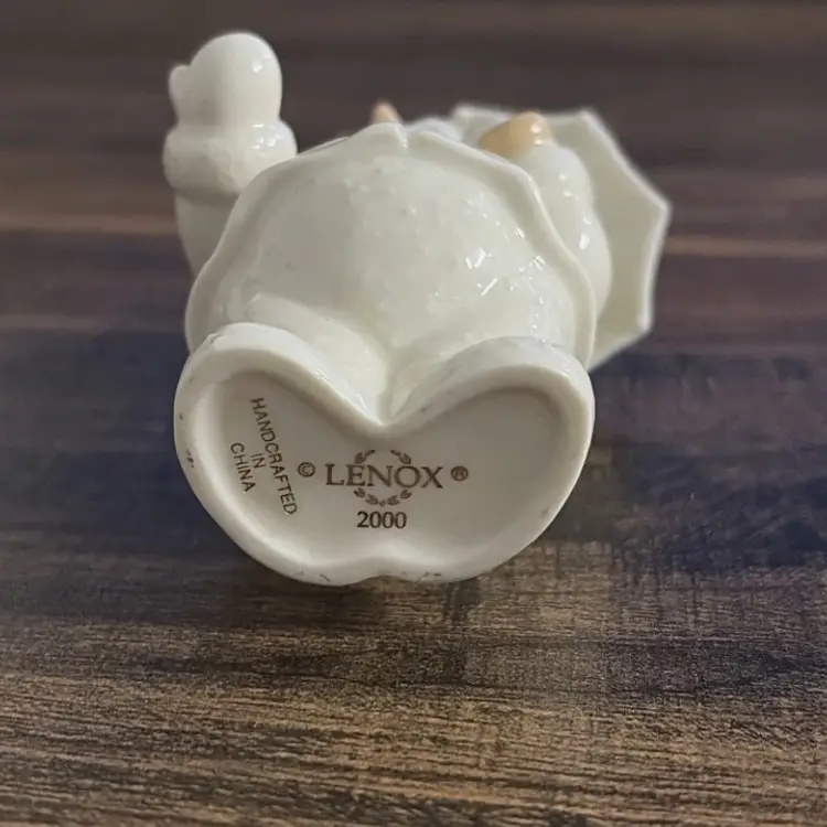 Lenox April Showers Snowman Figurine 12 Months