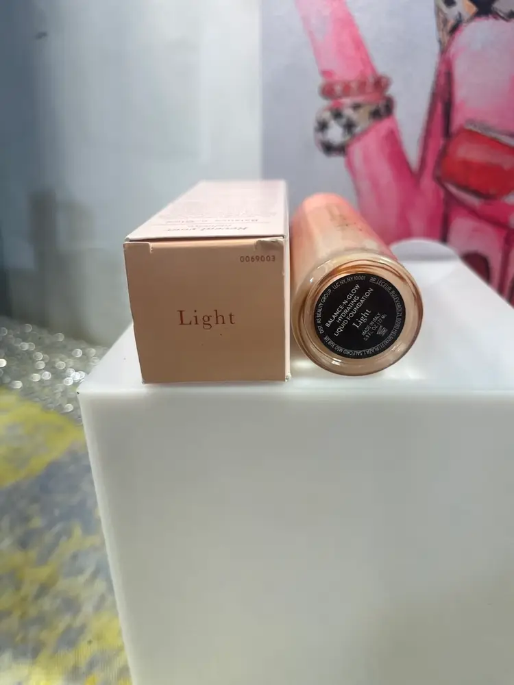 Laura Geller Balance-n-Glow Hydrating Liquid Foundation - 0.9 oz - NIB - LIGHT