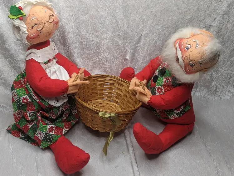 Annalee Mr Mrs Santa Clause holding handled basket Cards 1963 USA Christmas Decor Folk Art Doll Creepy
