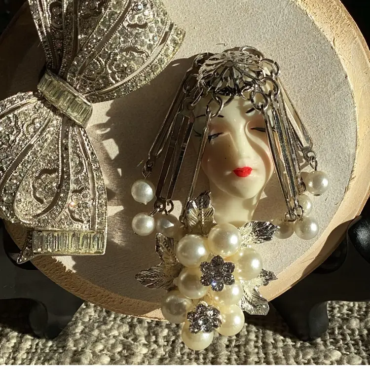 4” Round Plaque Lady With pearls And Bling Bow Made By Me With Pieces Of Jewelry