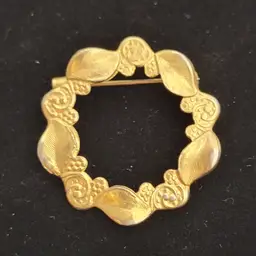 Wreath Brooch Pin Gold Tone Leaf Flowers