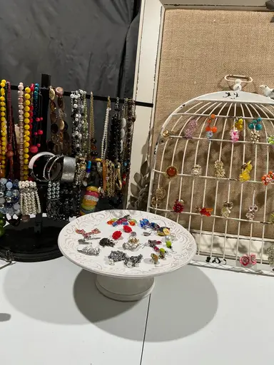 Annesyesteryear Pop Up Jewelry Extravaganza