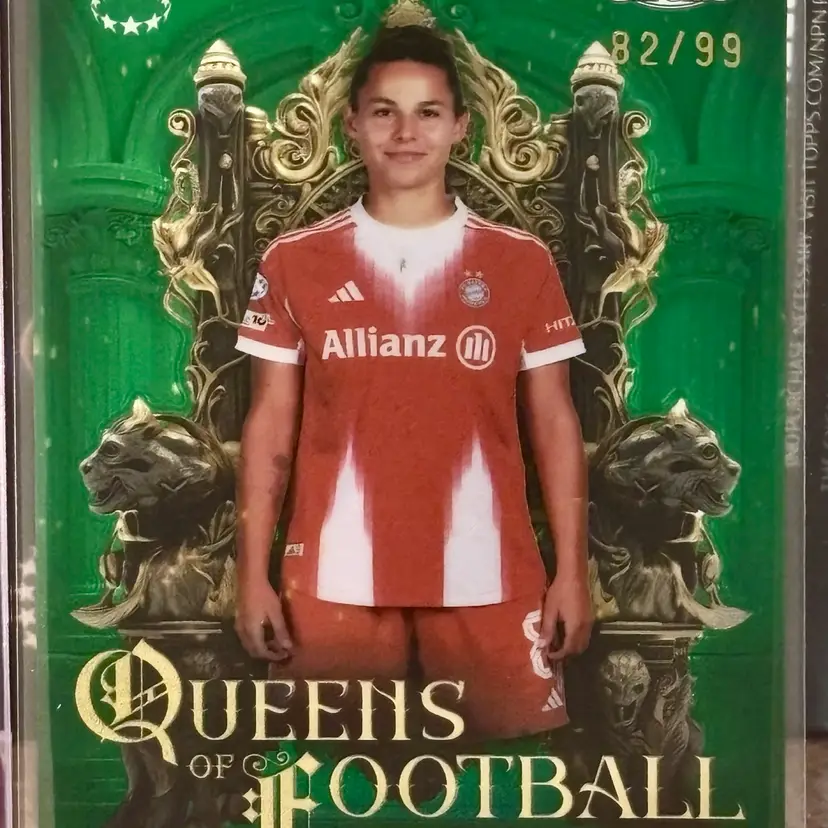 Lena Oberdorf 2025-26 Topps Chrome UWCL Queens Of Football Green /99 Bayern Munich Germany