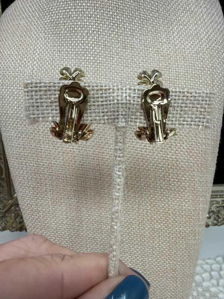 Vintage Pink Thermoset Heart Clip Earrings