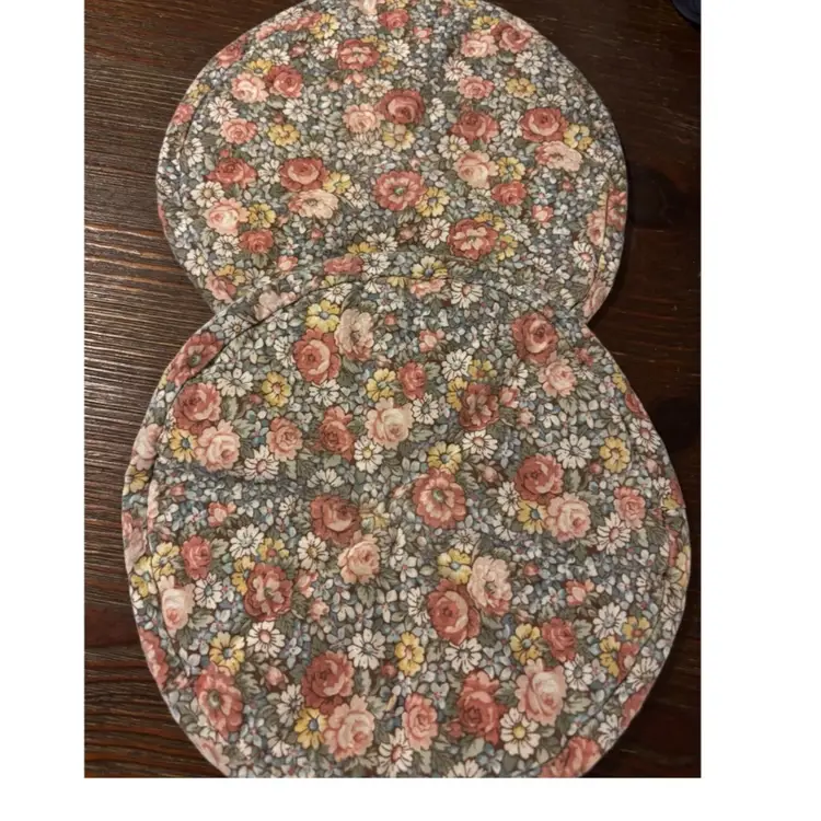 Set of 2 Hand Quilted Pot Holder/Hot Pad/Mat Table Trivets 8”