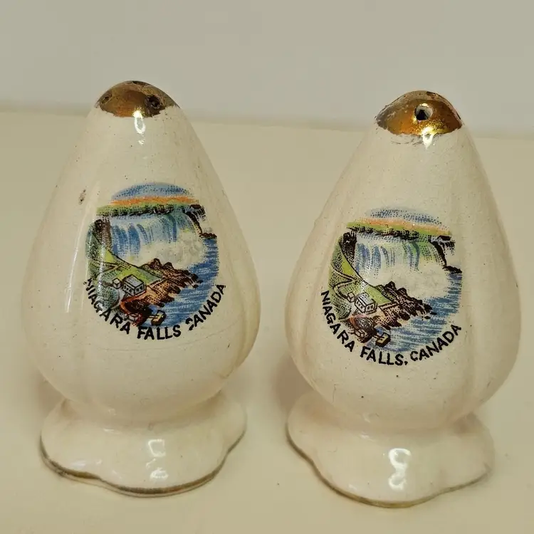 Vintage Ceramic Niagara Falls Canada Shaker Set