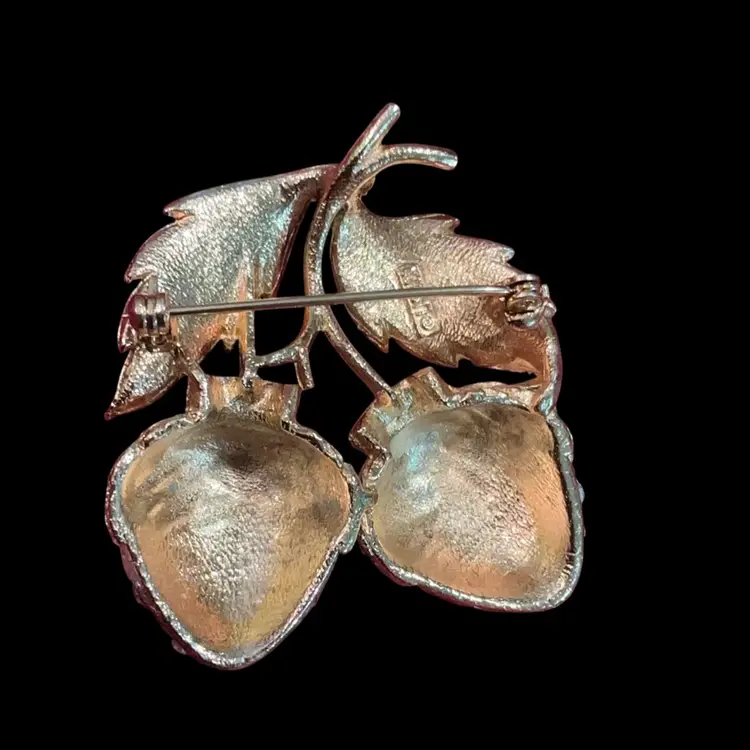 Vintage Goldtone Lisner Double Acorn LG Brooch . Goldtone Finish & Covered Pave GL Crystals. Very Beautiful!!