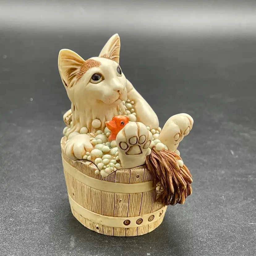 Harmony Kingdom Cat with Fish Back Scratch II Treasure Jest Series Trinket Box
