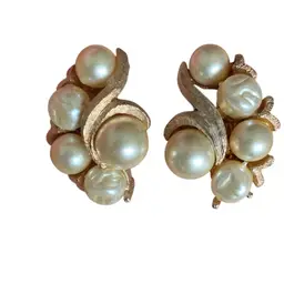 Vintage Kramer Gold Tone Faux Pearl Clip On