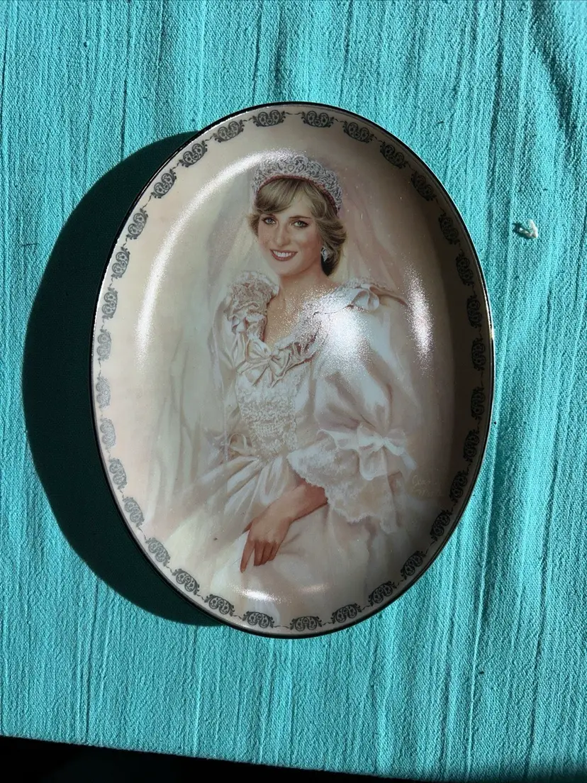 Diana "The People's Princess" Plate 1st issue 1981-97 Royal Princess