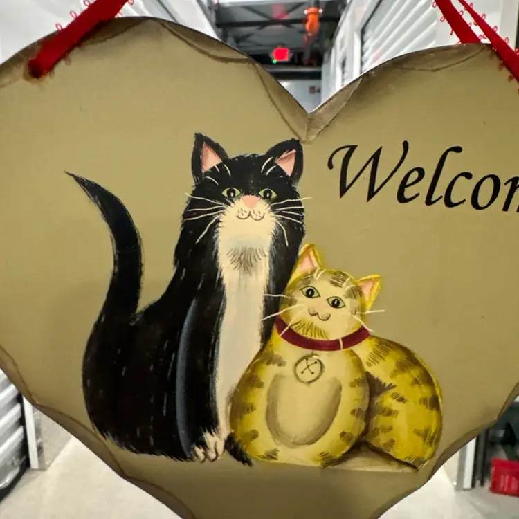 Vintage Wooden Heart Shaped Cat Welcome Sign Wall Plaque With Bow