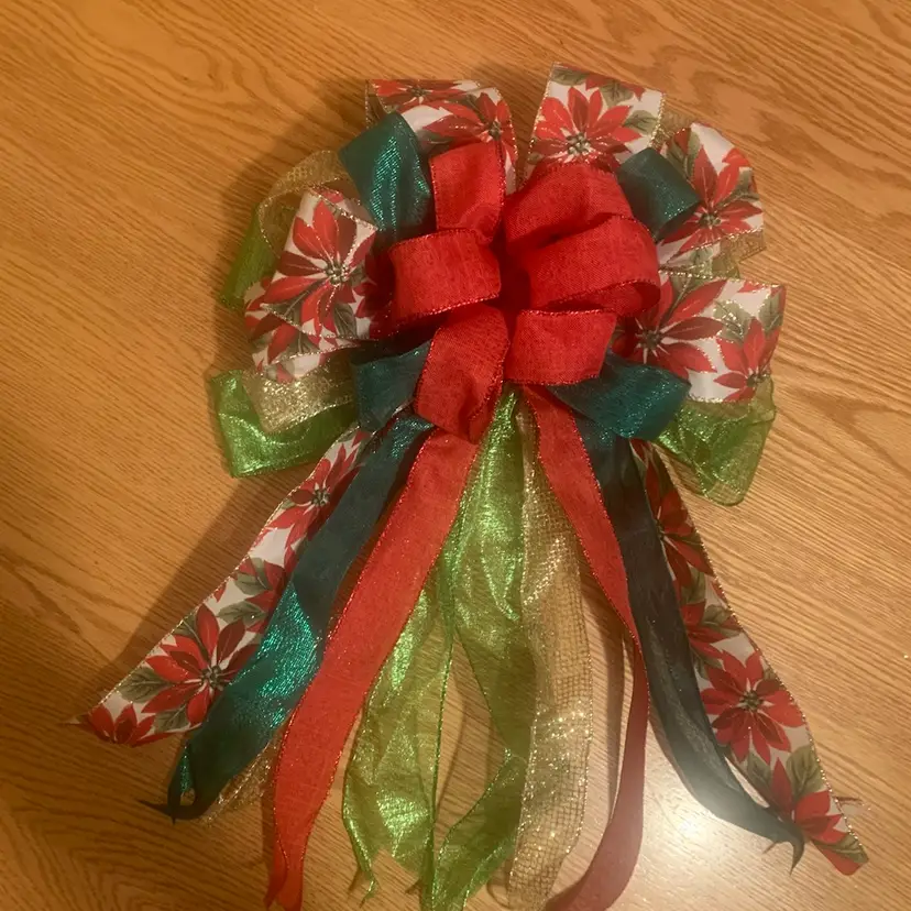013 Christmas Bow Poinsettias Greens And Red