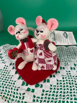 Vintage Annalee Sweetheart Mouse Couple