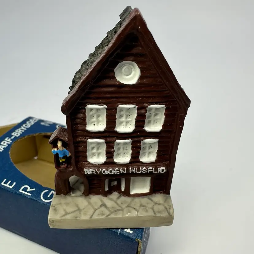 Bryggen Husflid Miniature Ceramic House - Bergen, Norway In Original Box