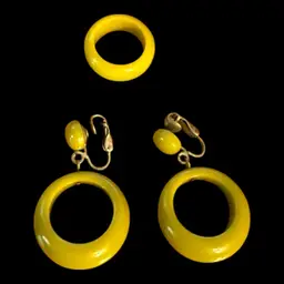 Bakelite Clip On Earrings And Ring Set - Ring 6.5