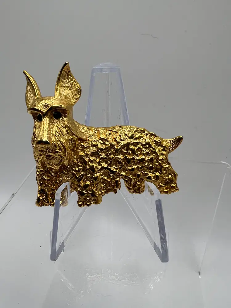 Vintage Gold Tone Scotty Dog Brooch Green Rhinestone Eyes Textured Terrier Pin