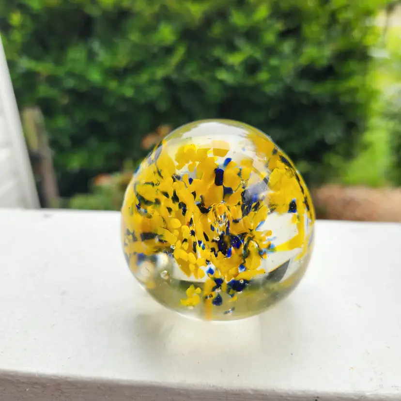 Glass Paperweight Vintage (glower)