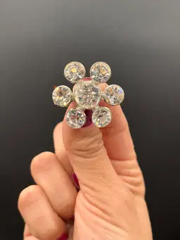 Stunning Vintage Daisy Snowflake Cluster Clear Faceted Rhinestone Silver Tone Metal Brooch Pin 🌼