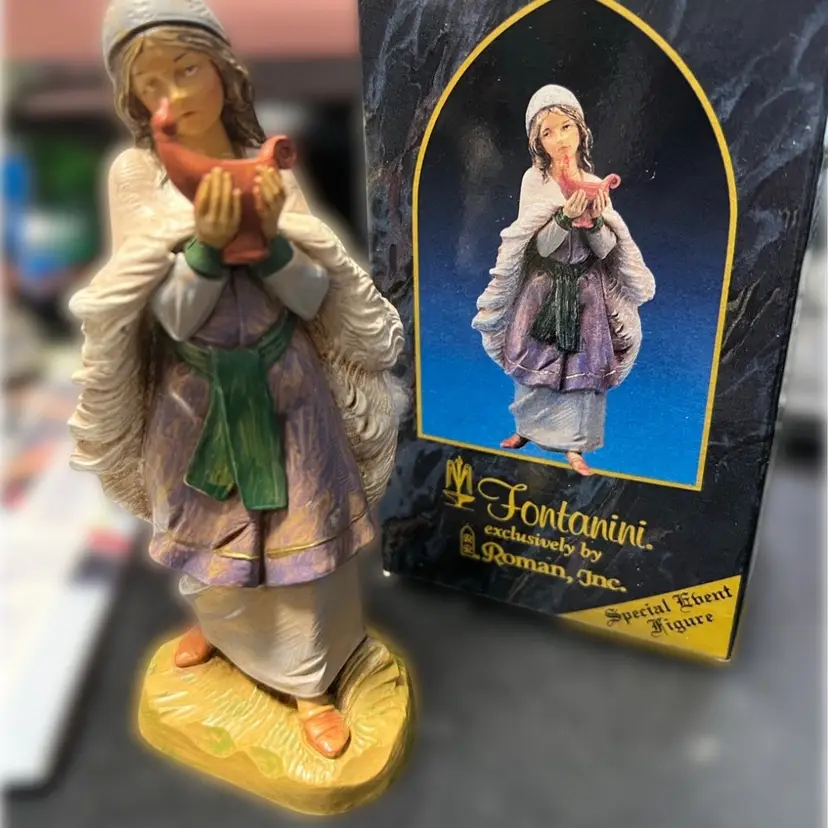 Leora- Vintage Fontanini Heirloom Collection Religious/Nativity figure, hand-painted resin. Bagni di Lucca, Italy , Original Box