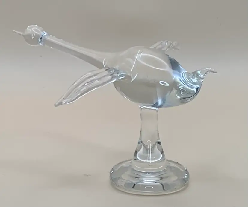 Art Glass Swan In Flight. Approximately 4.75” Long.