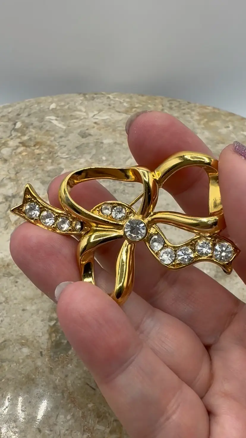 Vintage Gold Tone Ribbon Sparkly Rhinestone Brooch