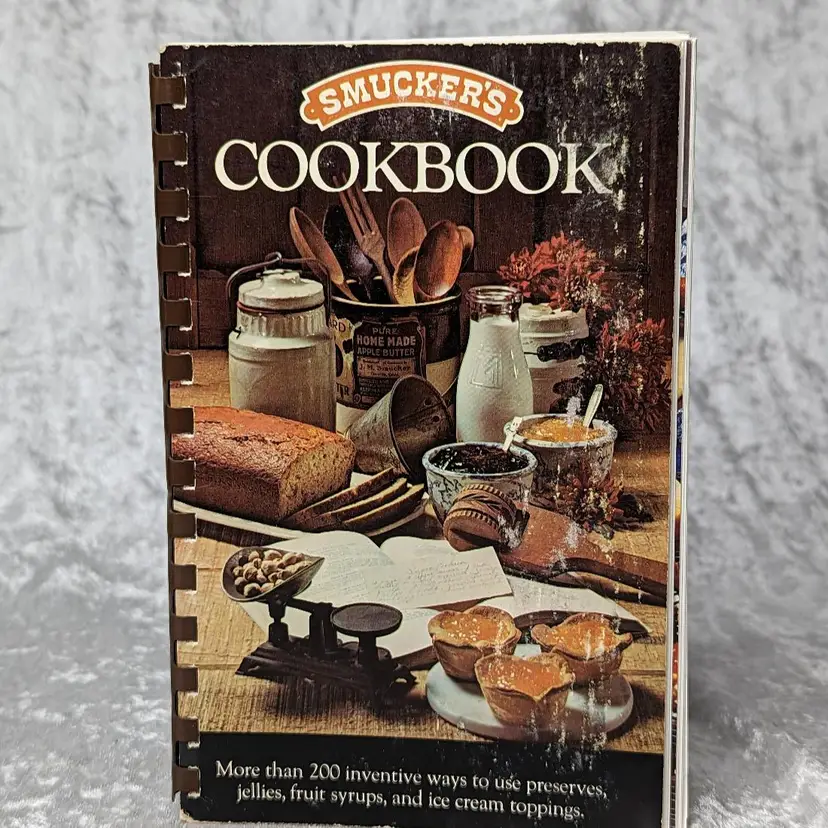 Smuckers Cookbook JM Smucker Orrville Ohio jellies jams apple butter 1978 200 recipes Fruit