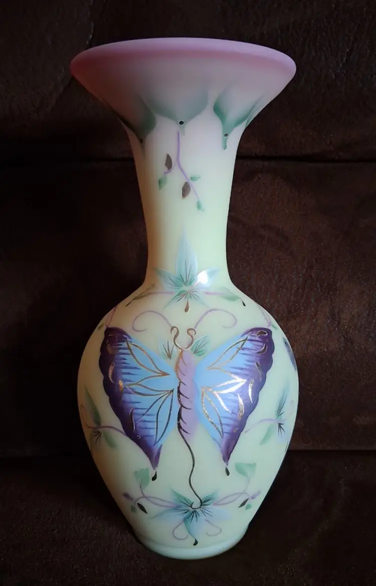 Stunning Vintage Fenton 1998 BURMESE PAPILLION LE "The Connoisseur Collection", Vase