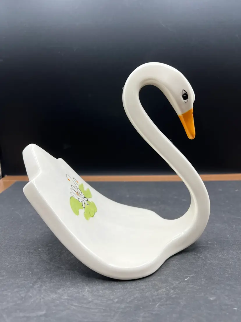 #593B Vintage Ceramic White Swan Hand Towel Holder Hand Painted With Lily Pad