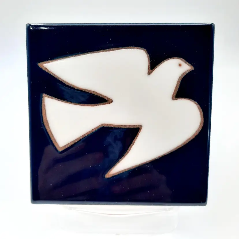 Vintage Dove Tile Navy & White