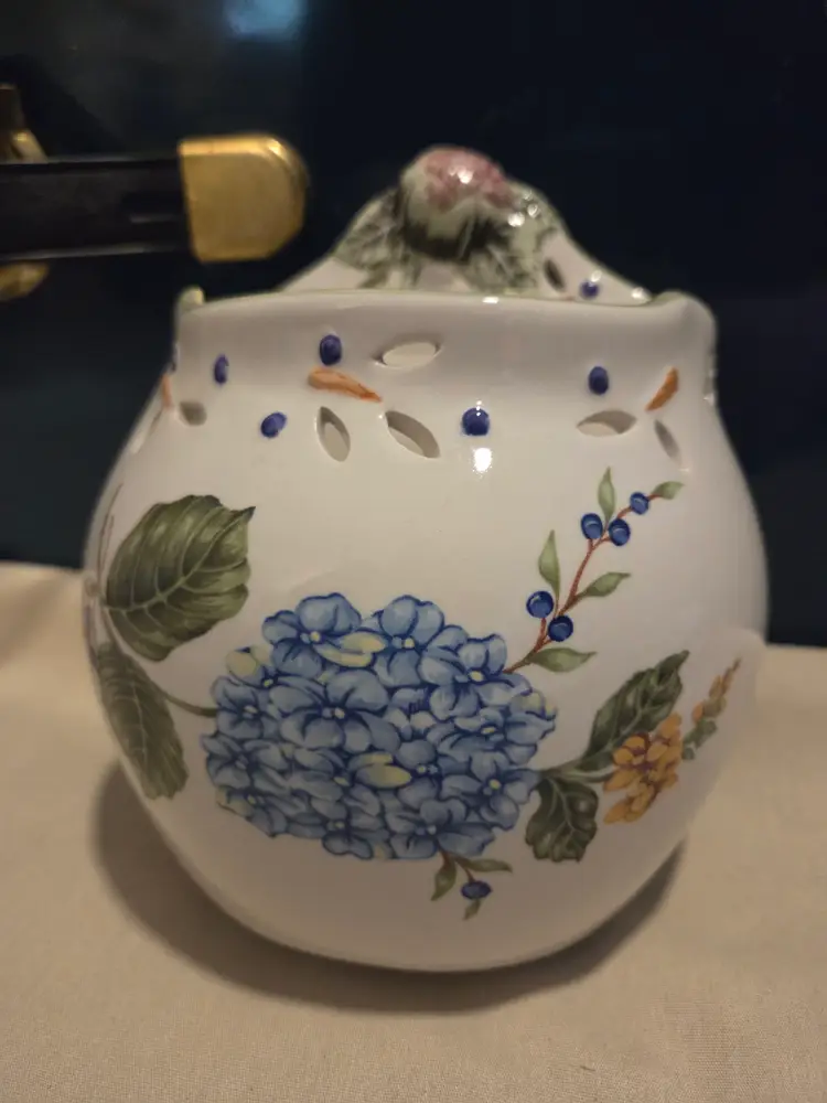 Floral Porcelain Wall Pocket